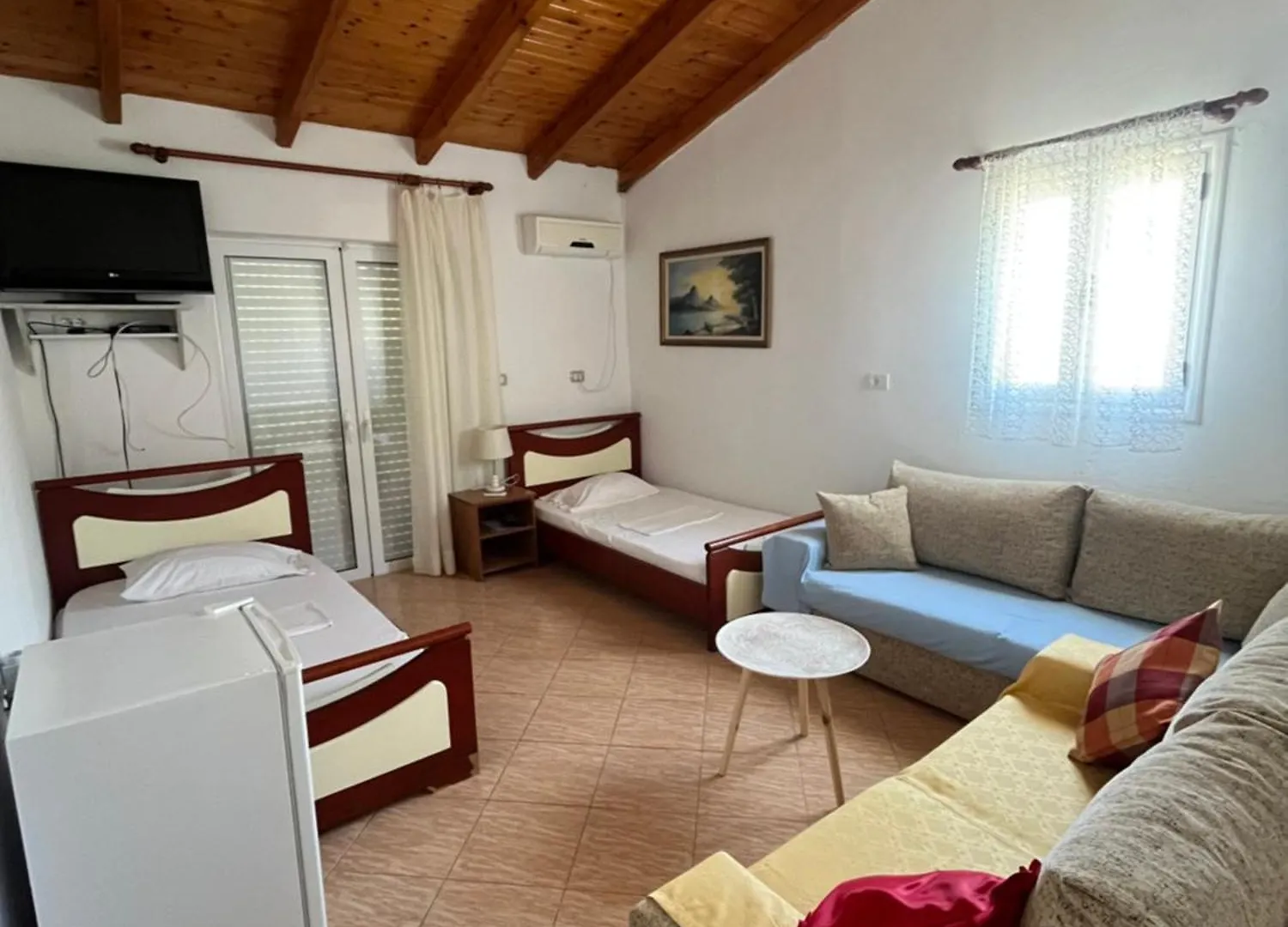 Hotel Portokali Himare 0*,