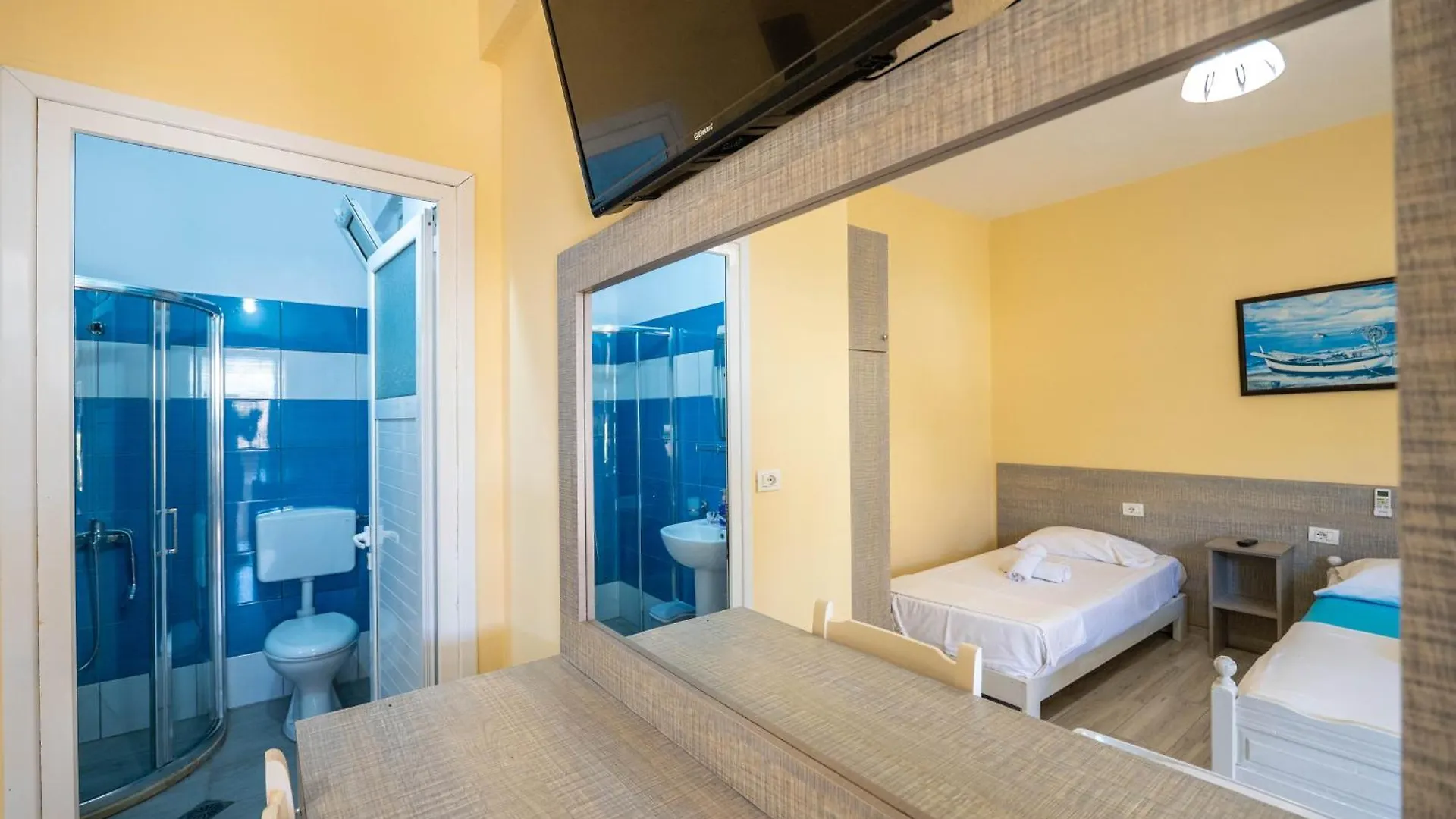 Hotel Portokali Himare 0*,
