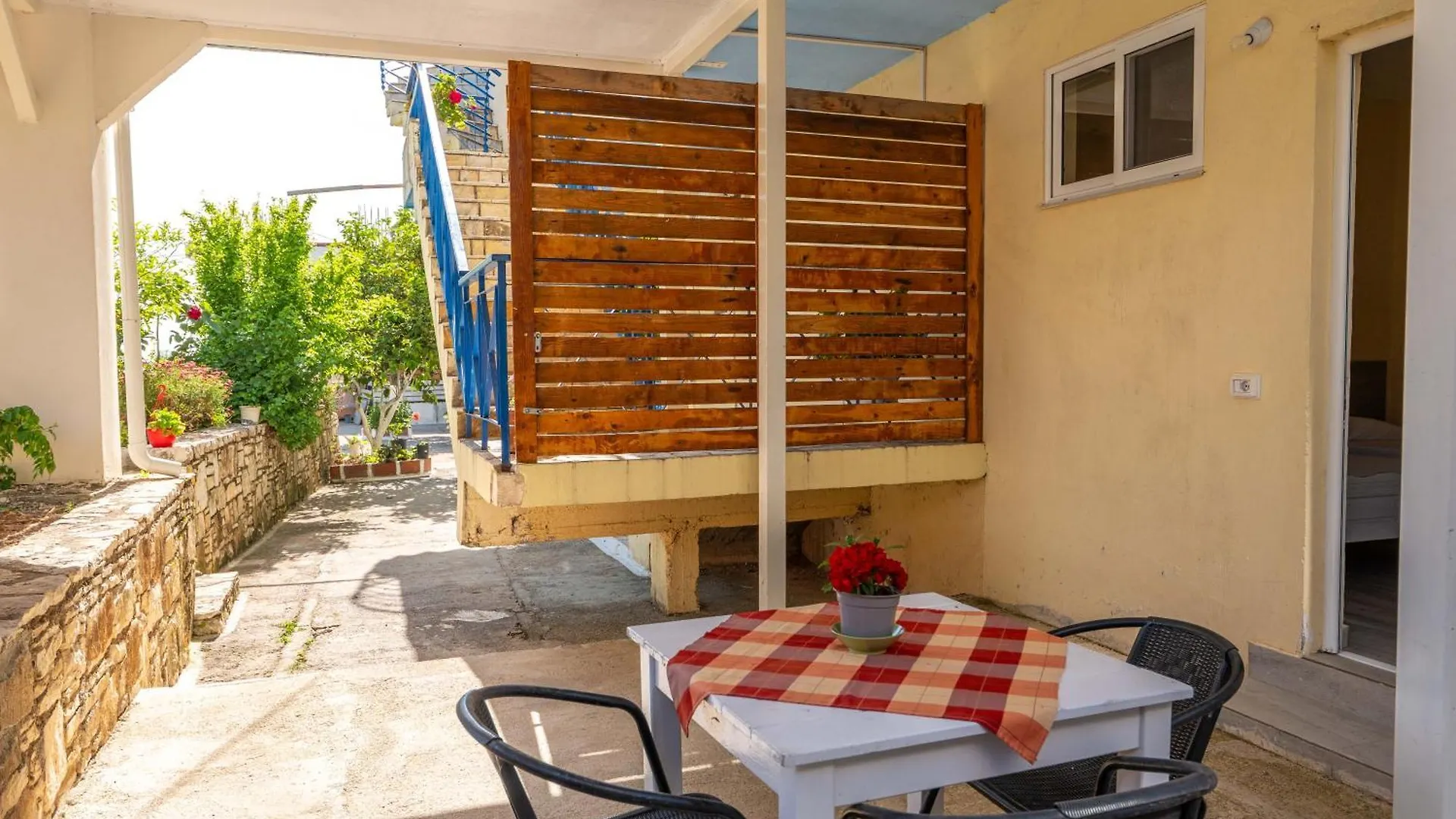 Hotel Portokali Himare 0*,